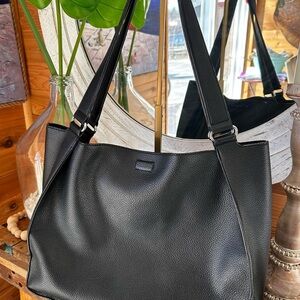 Elegant Calvin Klein Black Leather Tote Bag preloved